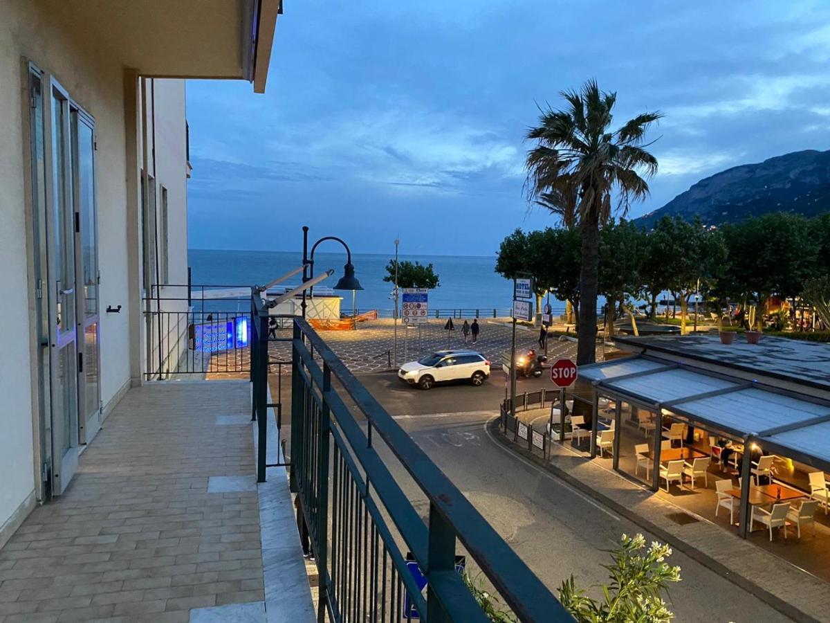 شقة La Casa Lungo Il Mare مايوري المظهر الخارجي الصورة